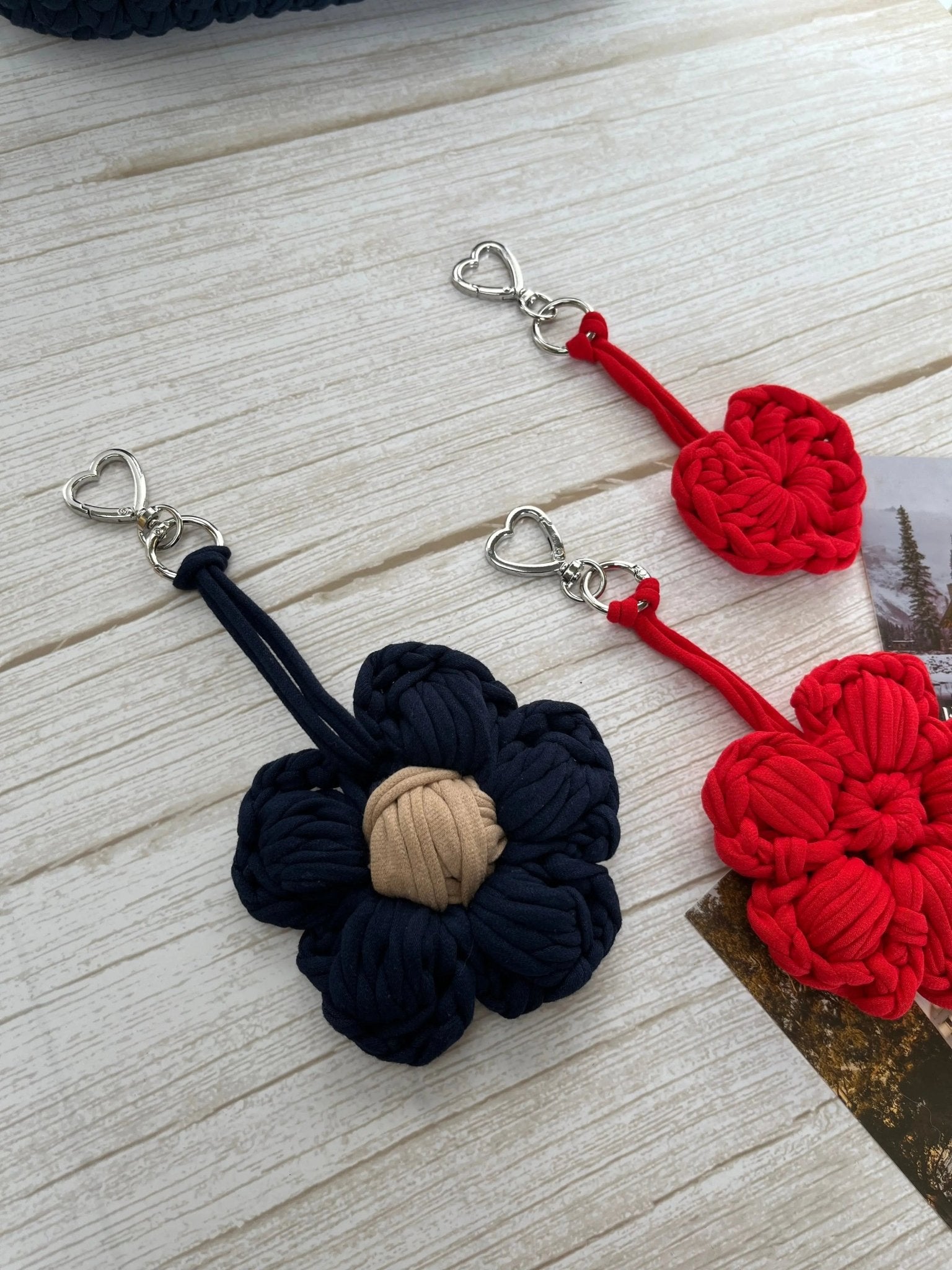 Charme de sac - « Fleur » - TARA OSUNA ATELIER - 