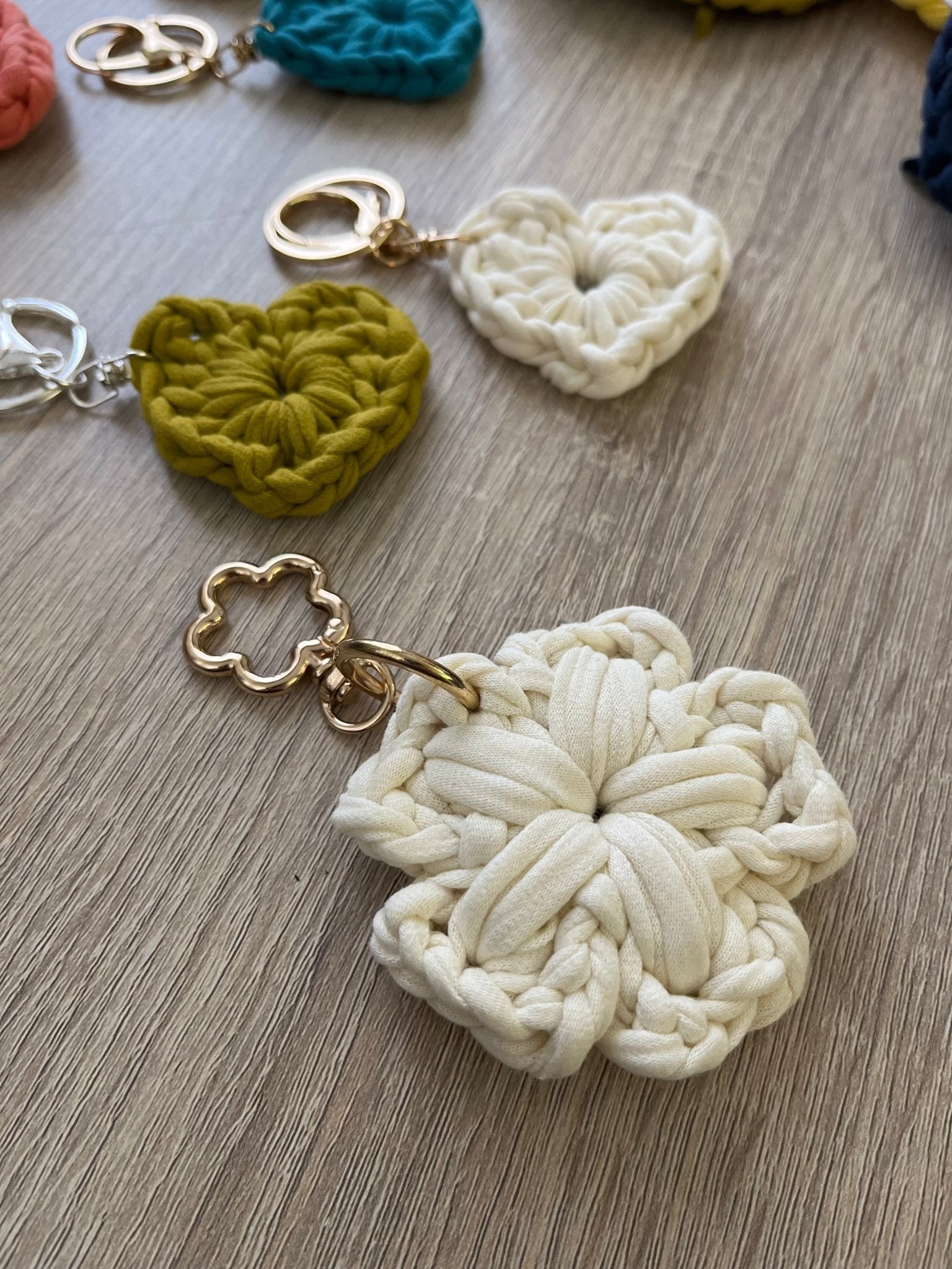 Charme de sac - « Fleur » - TARA OSUNA ATELIER - 