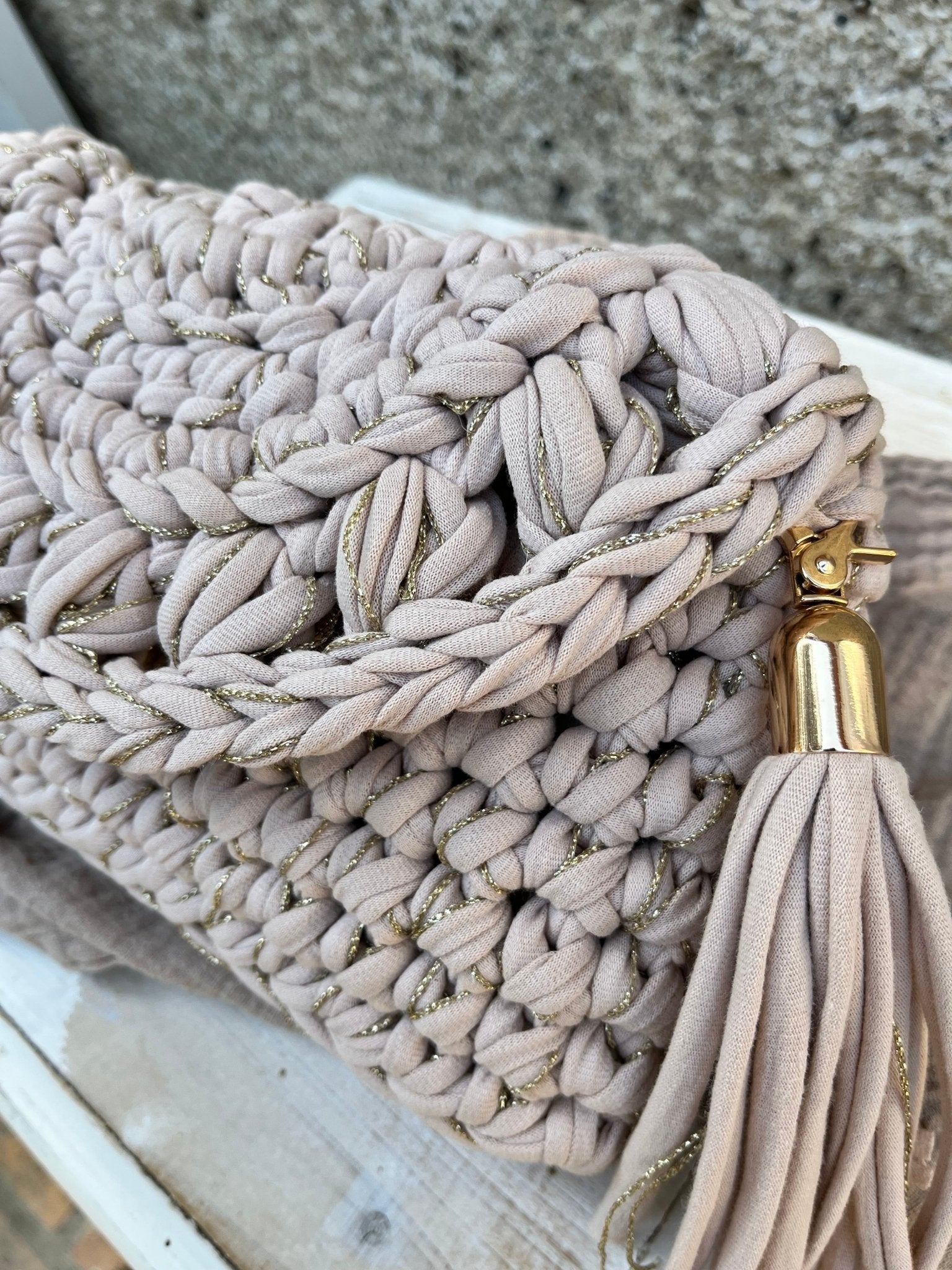 CLUTCH LURA — crochetée à la main, en petite série - TARA OSUNA ATELIER - 