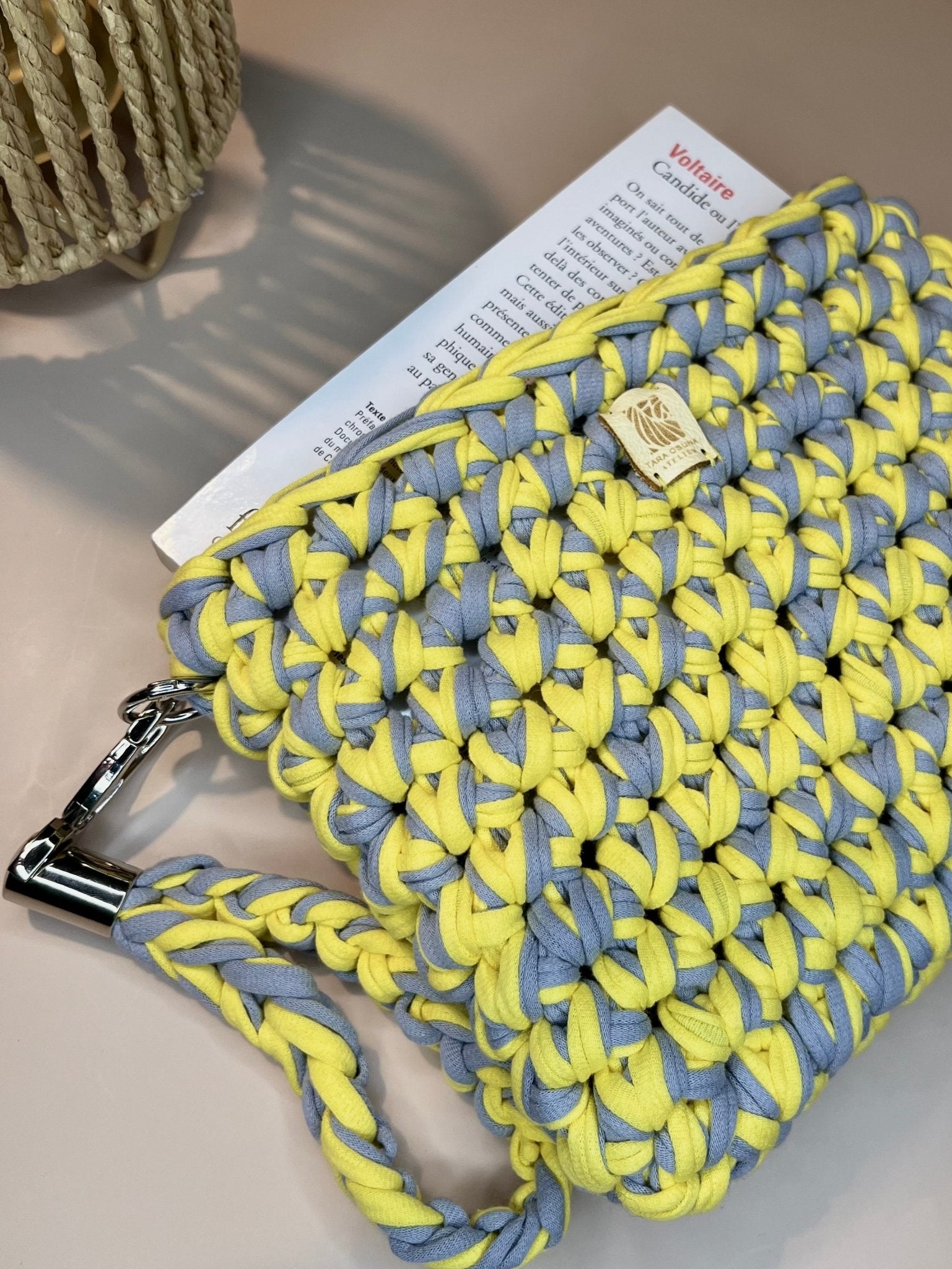 House de livre DULCINEA — crochetée à la main, en petite série - TARA OSUNA ATELIER - 