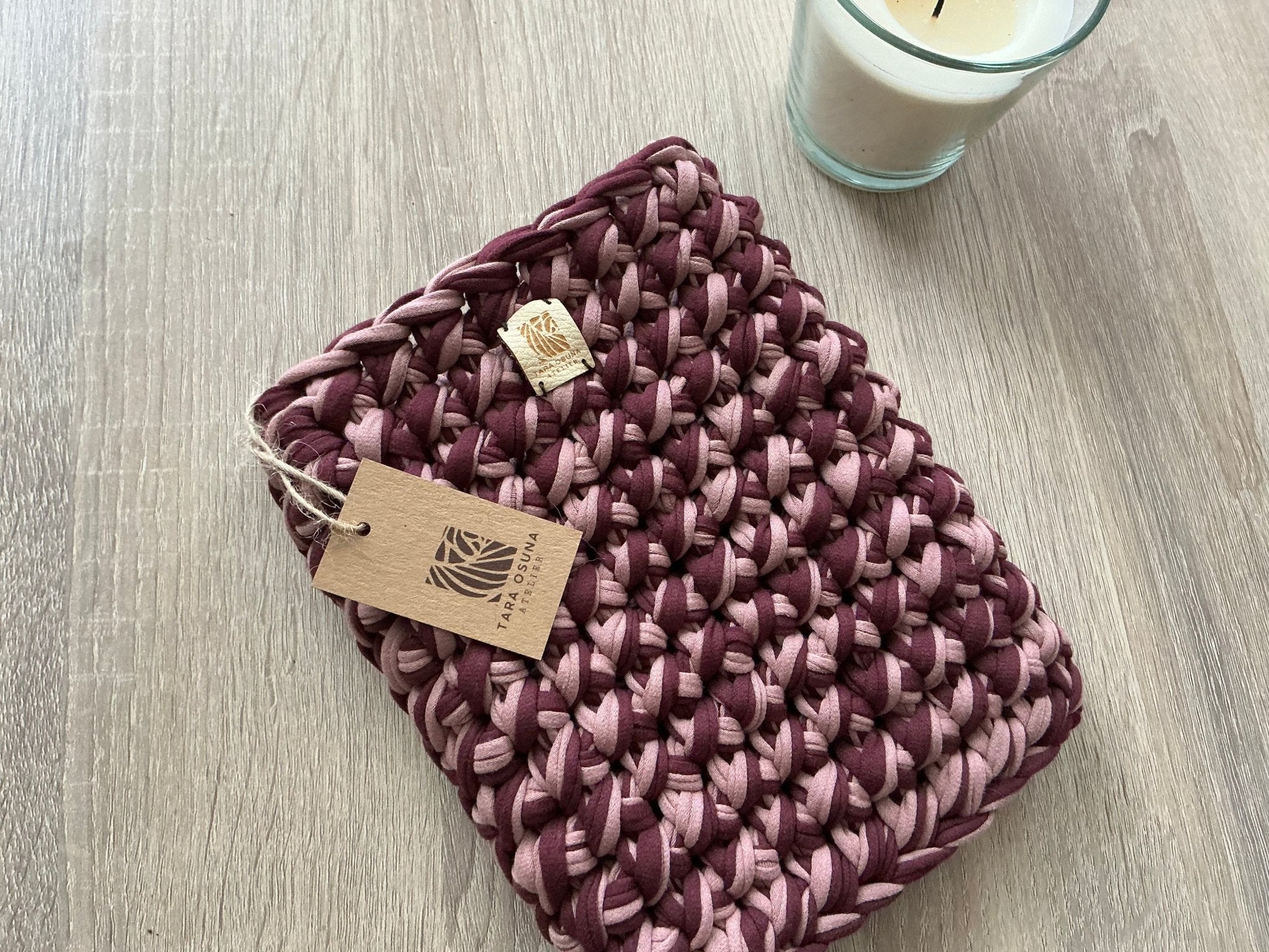 House de tablette et livre ROMY— crochetée à la main, en petite série - TARA OSUNA ATELIER - 