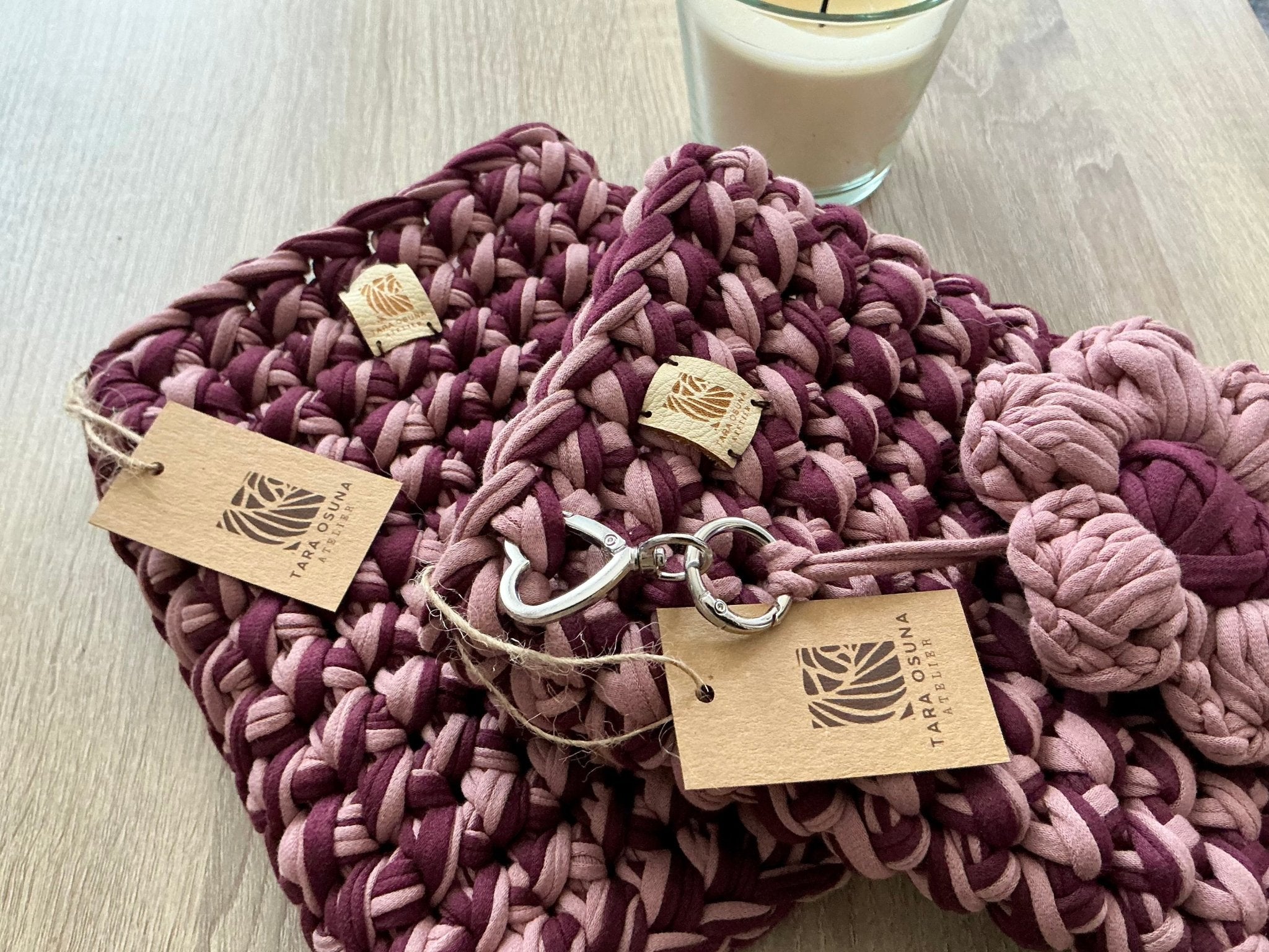House de tablette et livre ROMY— crochetée à la main, en petite série - TARA OSUNA ATELIER - 