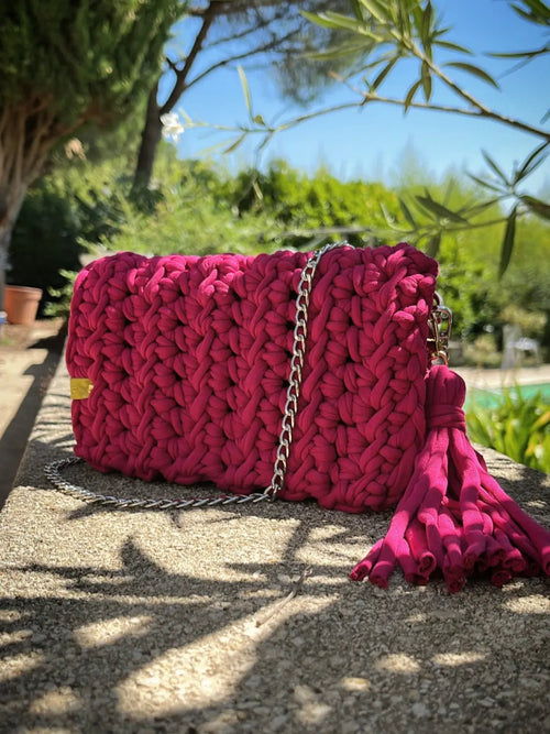 Clutch LOREA en crochet fait main, pochette élégante en coton, style minimaliste et raffiné.