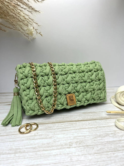 Clutch LOREA en crochet fait main, pochette élégante en coton, style minimaliste et raffiné.