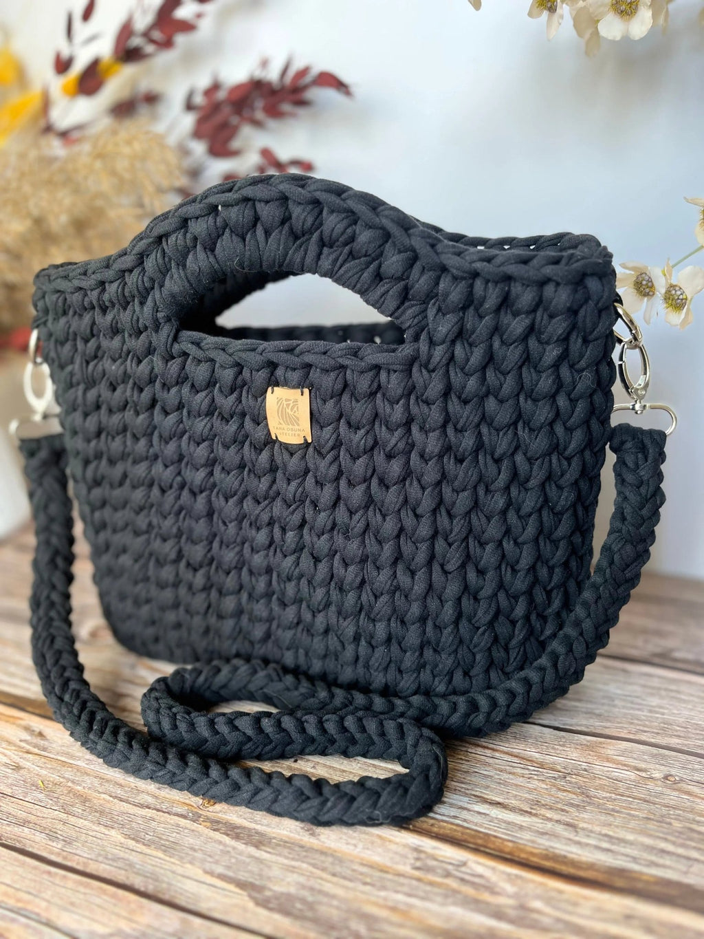 Sac EUGÉNIE en crochet fait main, spacieux et élégant. Sac artisanal en coton, idéal pour un style intemporel et durable.